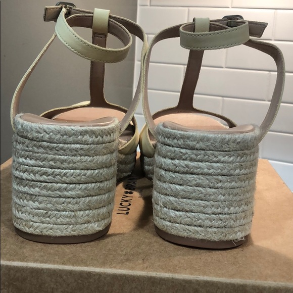 NEW women’s Lucky Brand Valki sandals - Picture 3 of 6